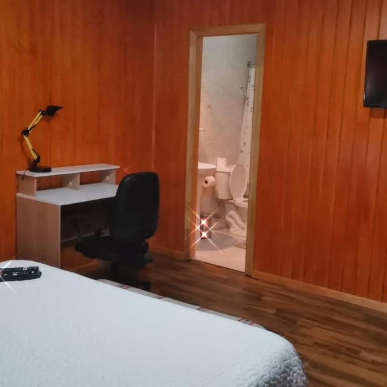 Roble Austral Hostal - Large Double or Twin Room - 2