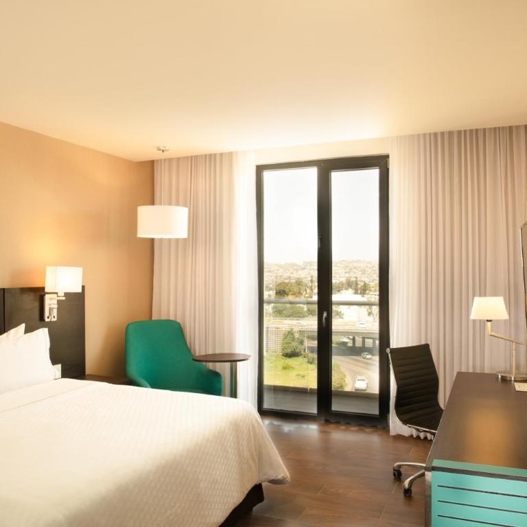 Fiesta Inn Guadalajara Aeropuerto - Habitación Doble Superior - 1 cama extragrande - 4