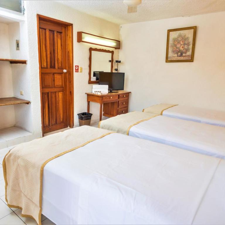 Hotel Santa Lucía - Basic Triple Room - 2