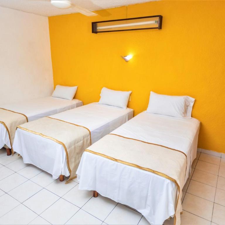 Hotel Santa Lucía - Basic Triple Room - 1