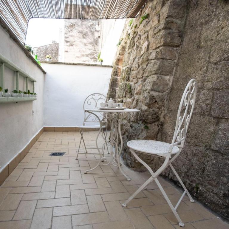 DOMUS CESARE - dimora storica totalmente in pietra nel cuore del centro storico con cabina doccia pietra in camera e zona relax esterna-historic residence entirely made of stone in the heart of the historic center with stone shower cabin in the room - Casa Vacanze - 22