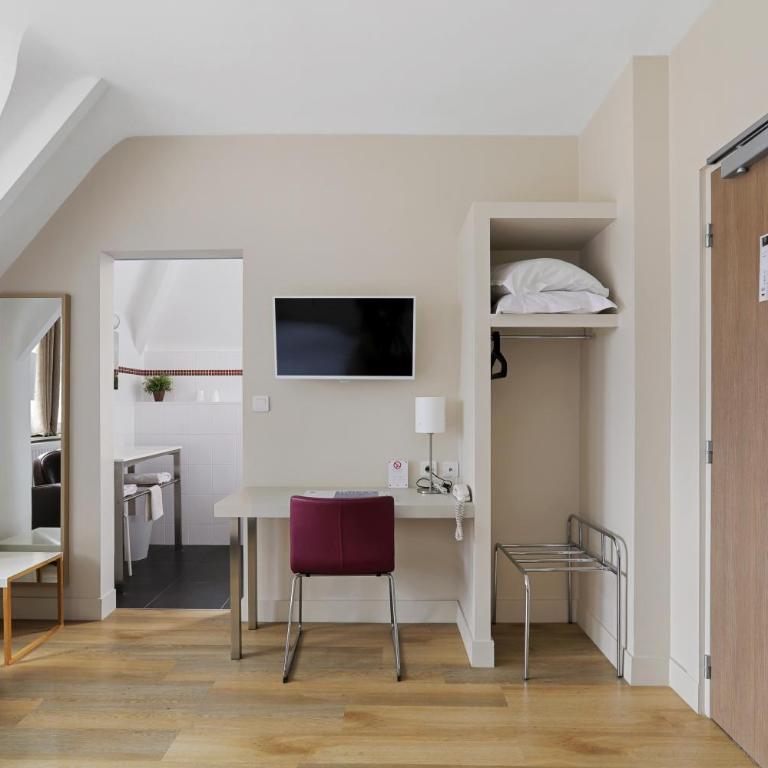 Hôtel Cardinal - Chambre Familiale avec Douche - 2