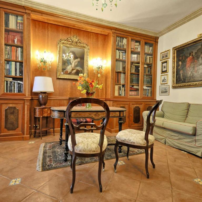 Apartment Bright - Three-Bedroom Apartment - 11