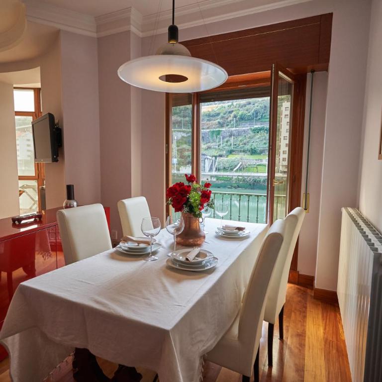 Apartamento BIO Exclusivo con mirador en Bilbao y aparcamiento público gratuito - Two-Bedroom Apartment - 91