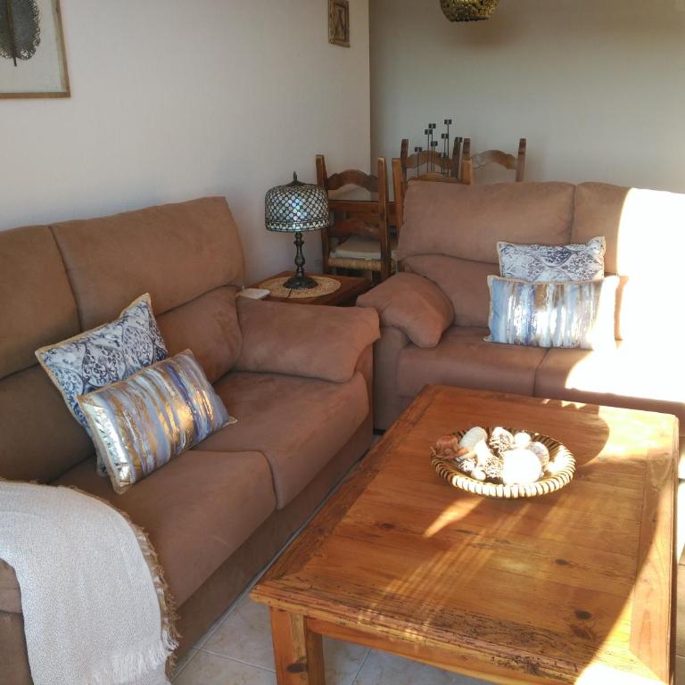 CONFORTABLE, BRIGHT, WELL LOCATED APARTMENT - Two-Bedroom Apartment - 10