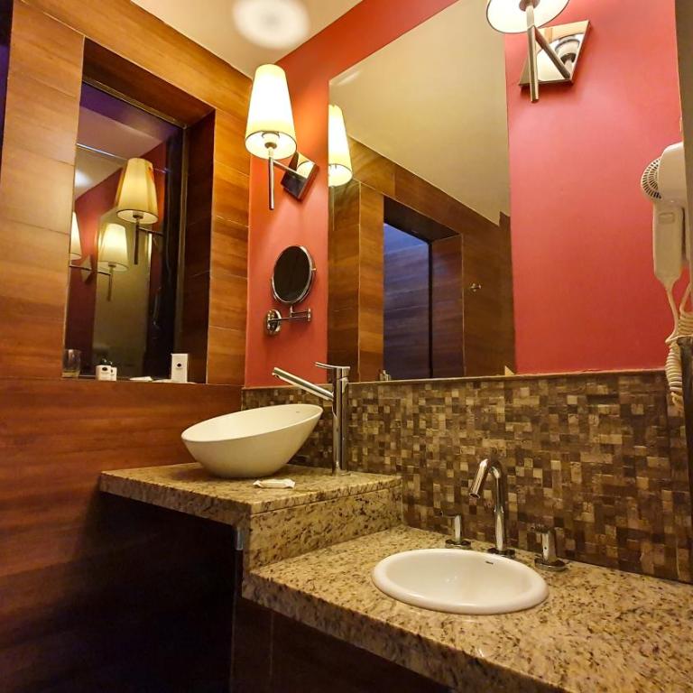 Alta Gracia Parque Hotel - Queen Room with Balcony - 10