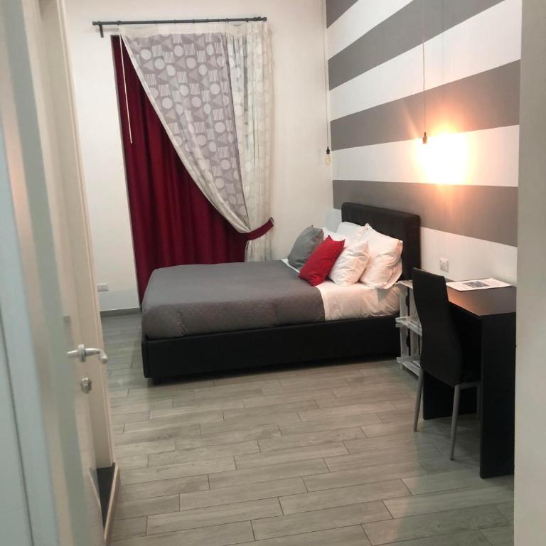 Napoli DownTown - Deluxe Double Room with Balcony - 1