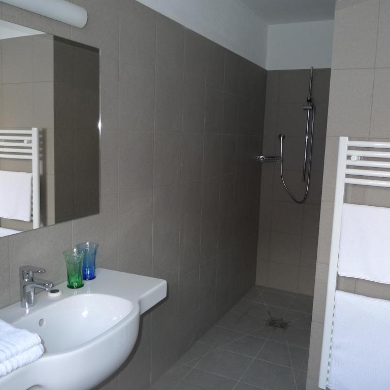Hotel Stifter - Camera Matrimoniale con Letto Supplementare - 1
