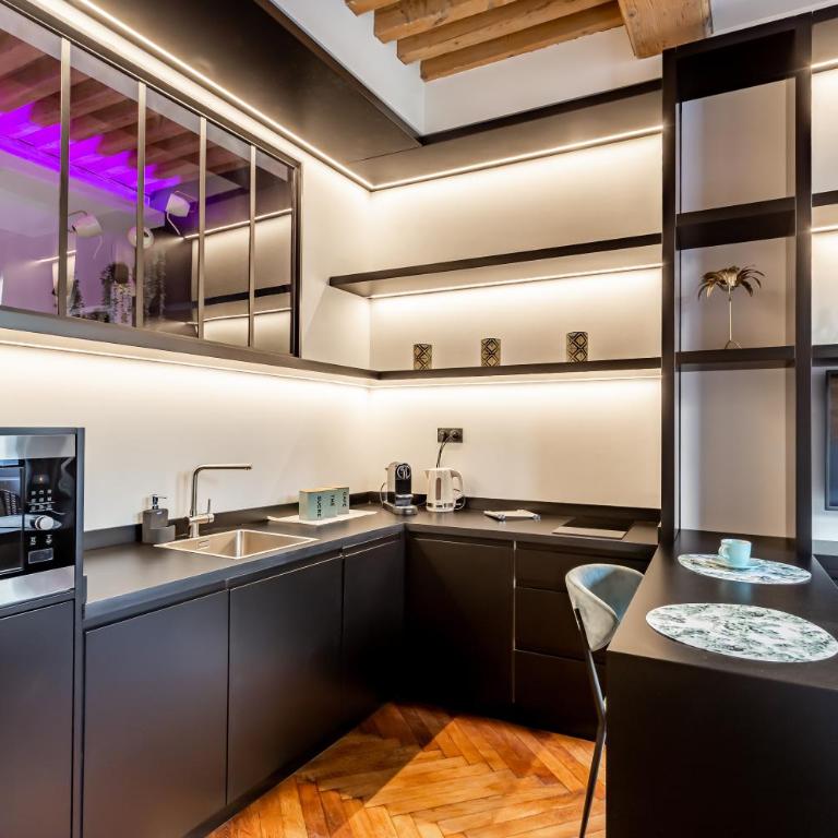 SWEET LEONE JACUZZI PLACE TERREAUX - Apartamento de 1 dormitorio - 3