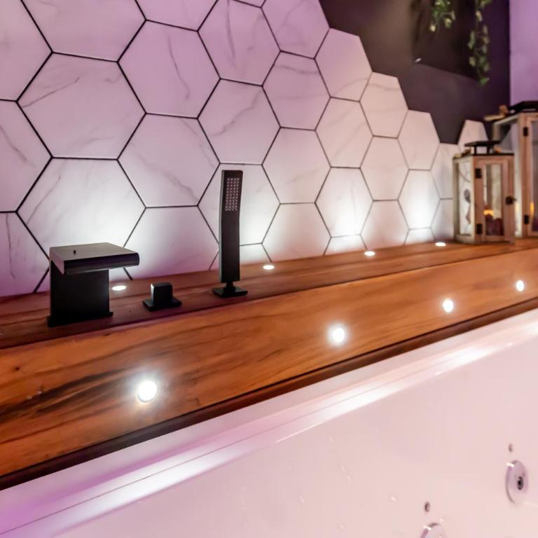 SWEET LEONE JACUZZI PLACE TERREAUX - Apartamento de 1 dormitorio - 18