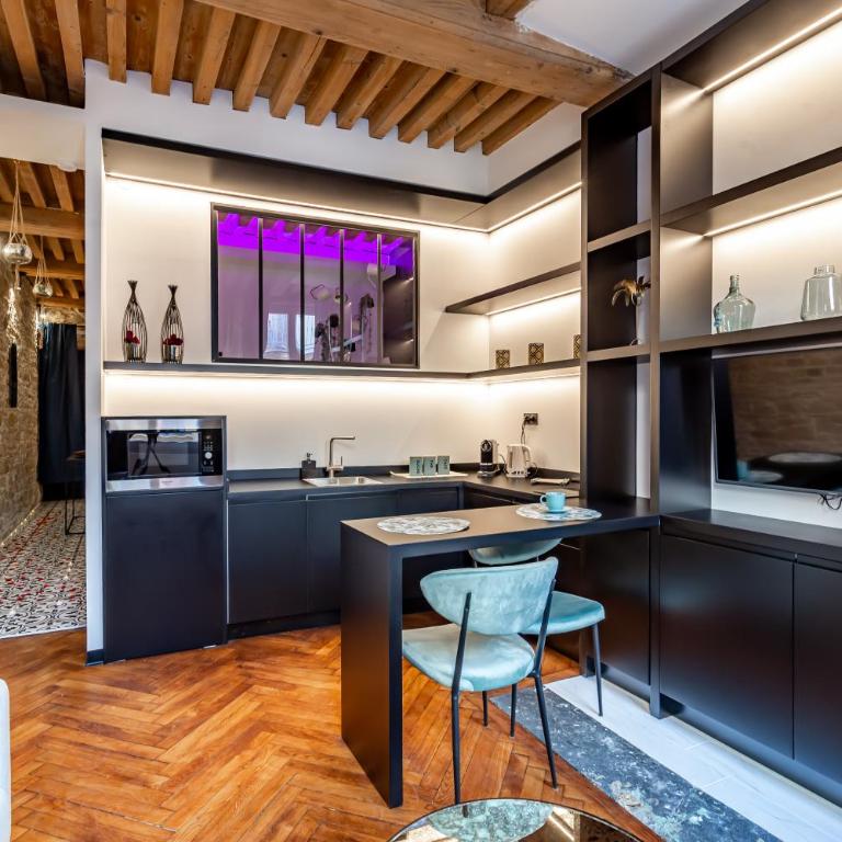 SWEET LEONE JACUZZI PLACE TERREAUX - Apartamento de 1 dormitorio - 22