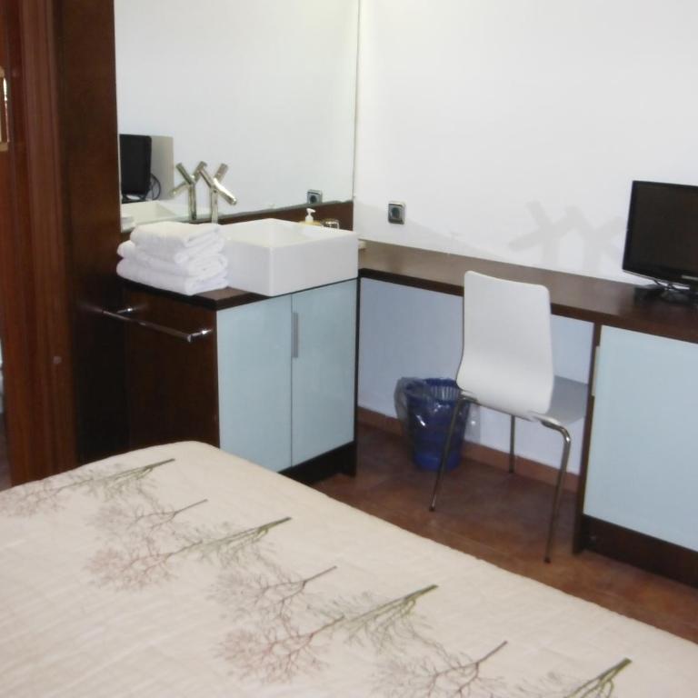 Hostal Eixample - Interior Double room with private bathroom - 3