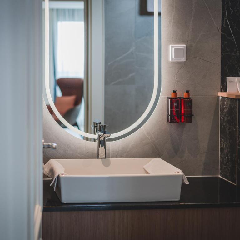 Kalamper Apartments - One-Bedroom Apartment - 1