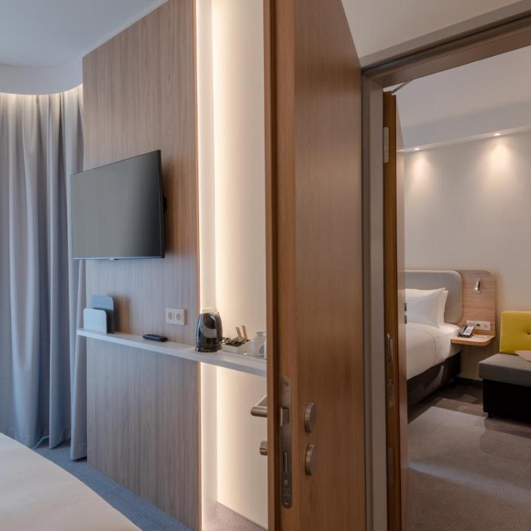 Holiday Inn Express - MUNICH NORTH by IHG - Habitación Estándar adaptada para personas de movilidad reducida - 1 cama grande - 2
