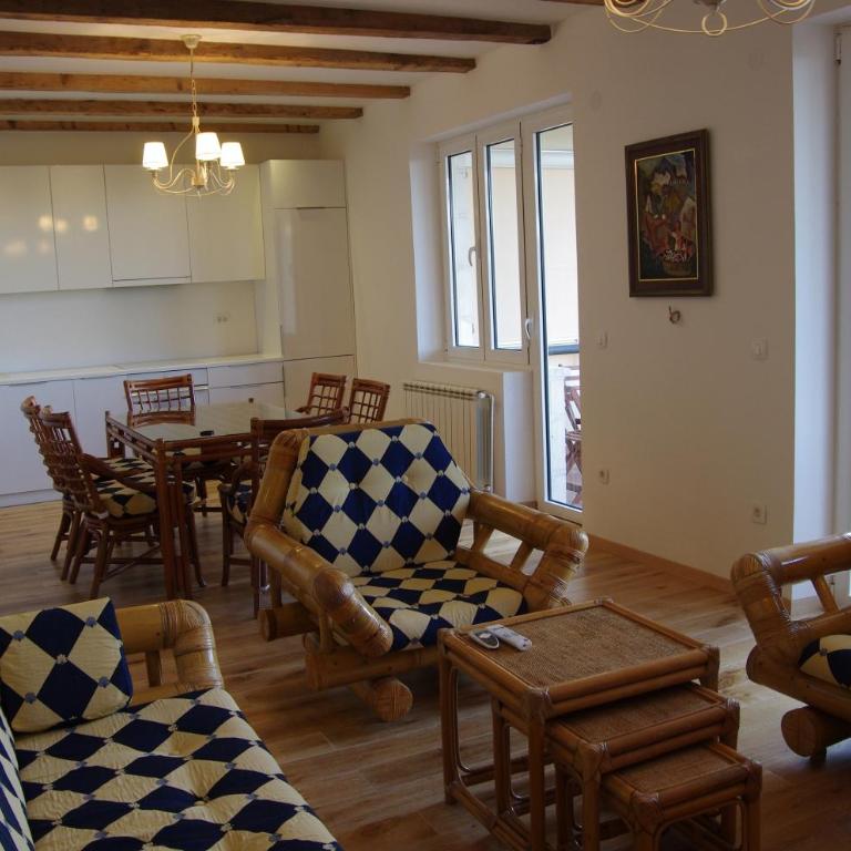 Apartments and Rooms Teona - Apartman sa 2 Spavaće Sobe, Terasom i Pogledom na More - 11