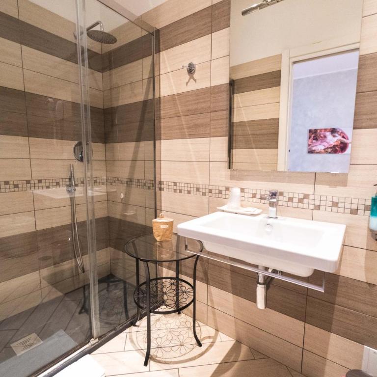 Rome Central Rooms - Camera Matrimoniale/Doppia con Letti Singoli con Bagno Privato - 7