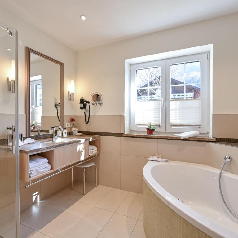 Villa Ludwig Suite Hotel - Komfort Suite mit Schlossblick - 4