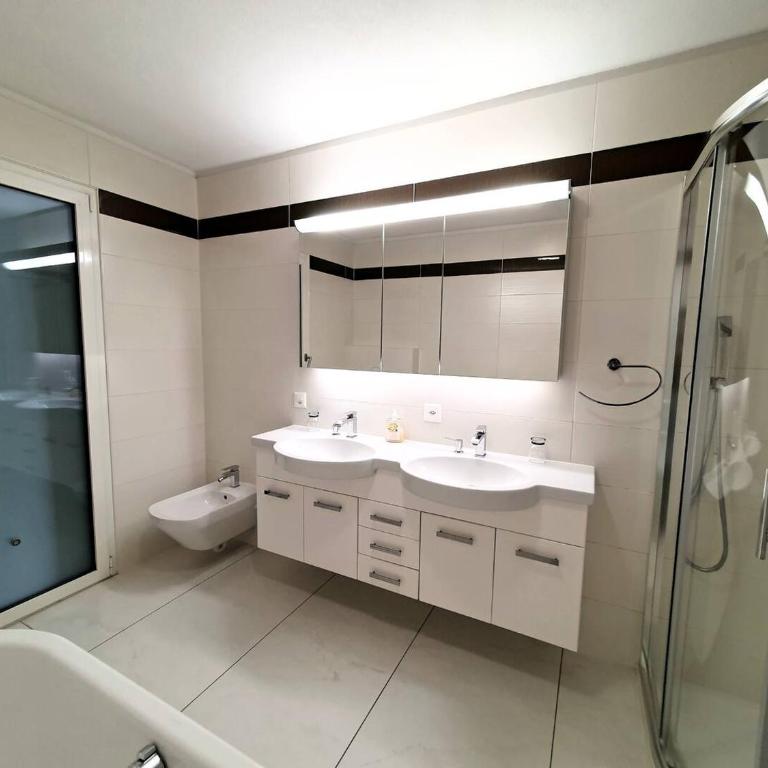 Residenza Vivian Deluxe Apartments - Top Floor Penthouse Suite with Lake View - 5