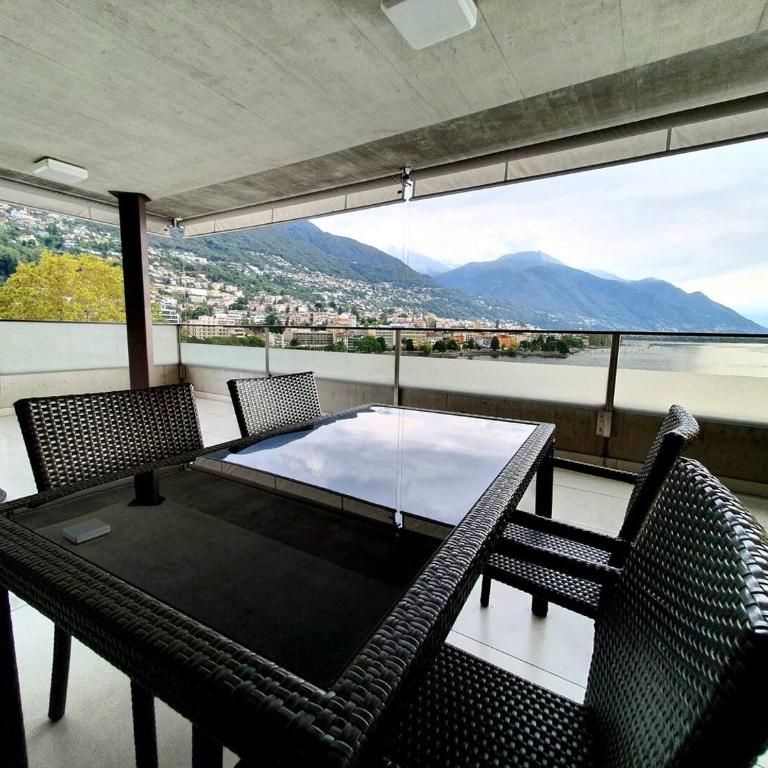 Residenza Vivian Deluxe Apartments - Top Floor Penthouse Suite with Lake View - 3
