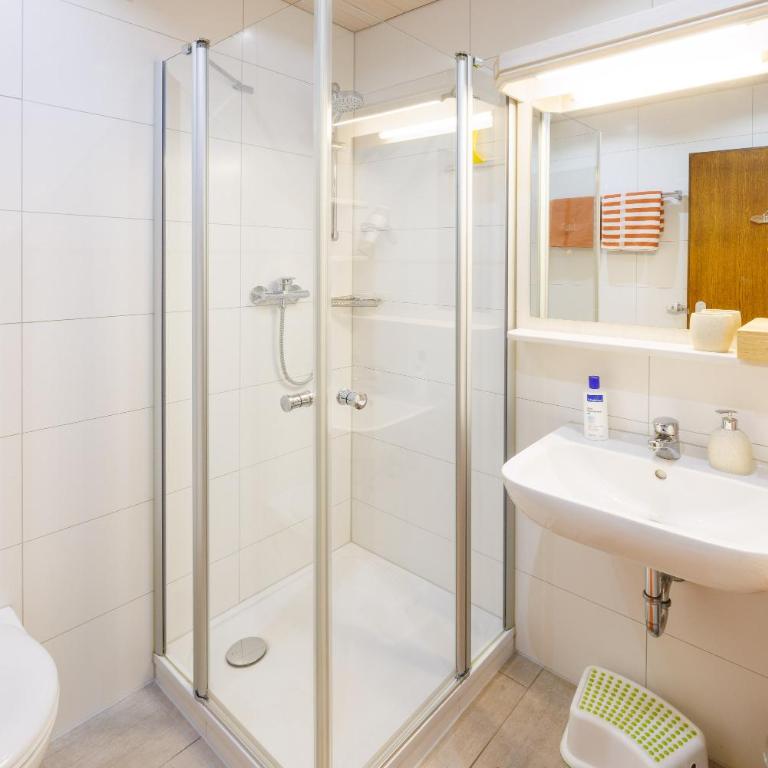 Ferienwohnungen Gastager inkl. Chiemgaukarte - Apartment mit 2 Schlafzimmern und Balkon - 8