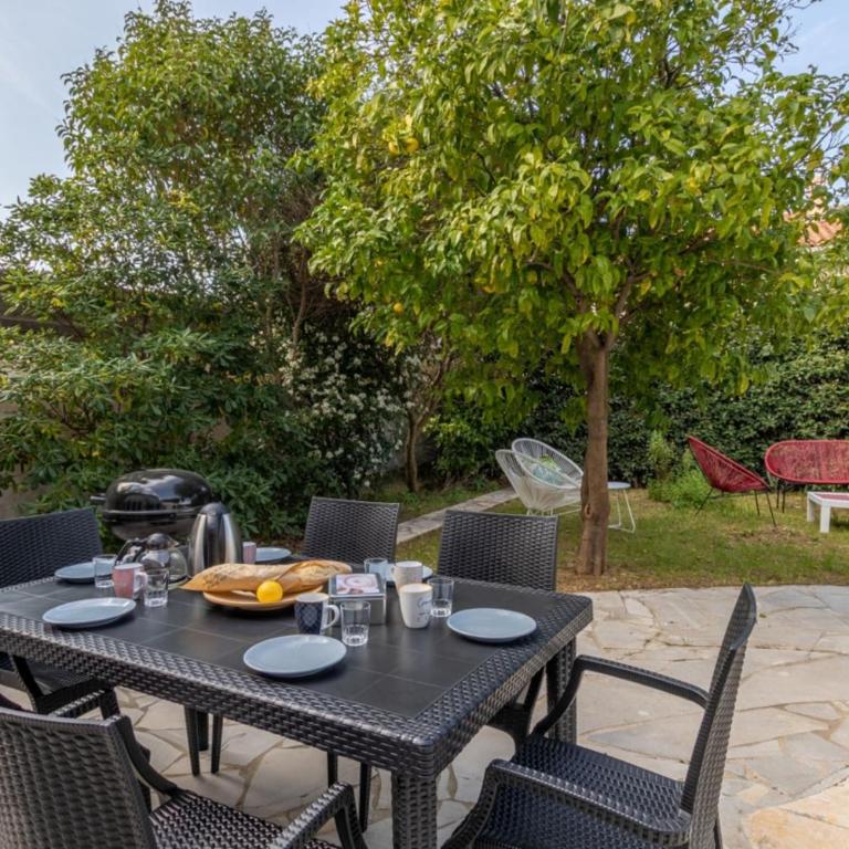 Bright House With Terrace And Garden - Maison de Vacances - 1