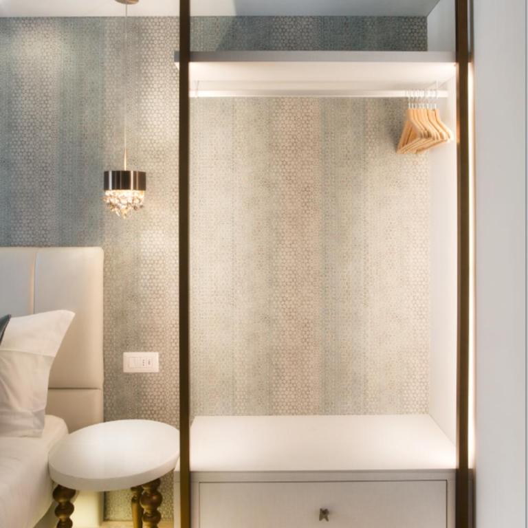 Hotel Ambassador - Queen Room - 1