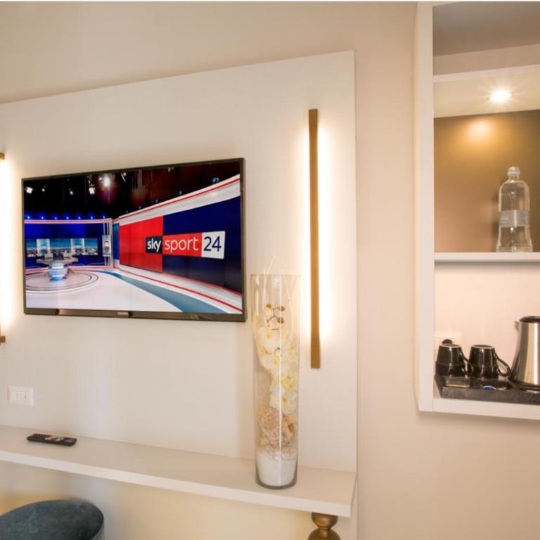 Hotel Ambassador - Queen Room - 2