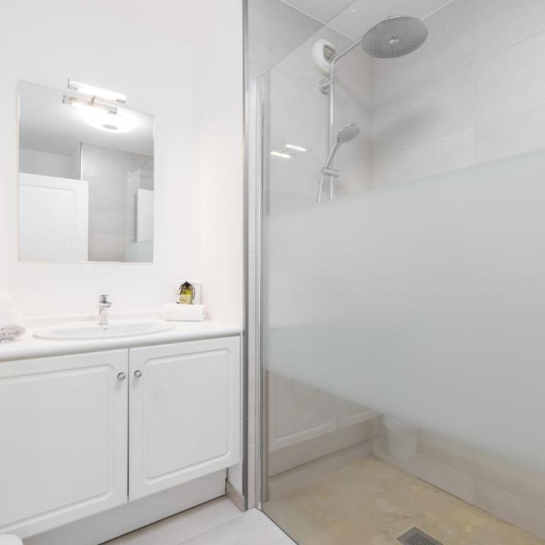 Large 2 Bdr at Nice Port - Appartement 2 Chambres - 28