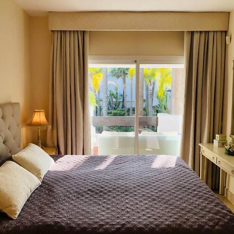 Beachside Luxury 2 bedroom apartment, Puerto Banus - Two-Bedroom Apartment - 13