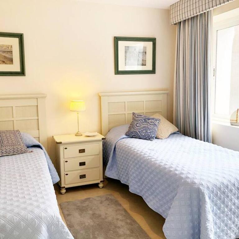 Beachside Luxury 2 bedroom apartment, Puerto Banus - Two-Bedroom Apartment - 16