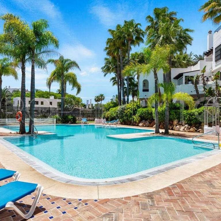 Beachside Luxury 2 bedroom apartment, Puerto Banus - Two-Bedroom Apartment - 3