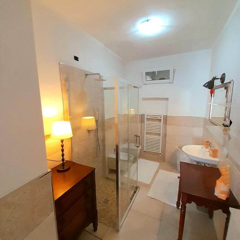 Les Amis - Two-Bedroom Apartment - 17