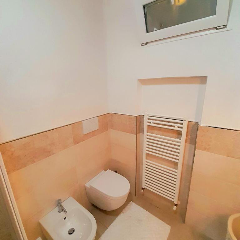 Les Amis - Two-Bedroom Apartment - 20