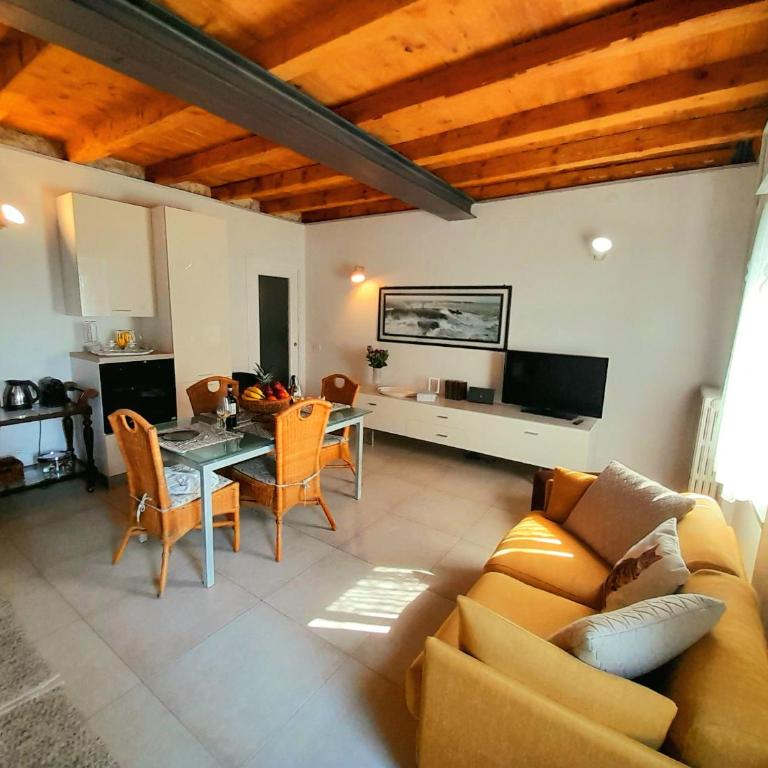 Les Amis - Two-Bedroom Apartment - 2