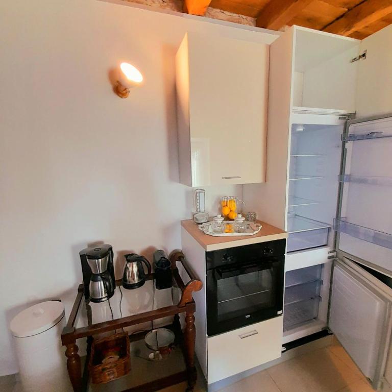 Les Amis - Two-Bedroom Apartment - 14