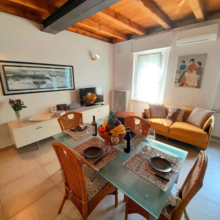 Les Amis - Two-Bedroom Apartment - 8