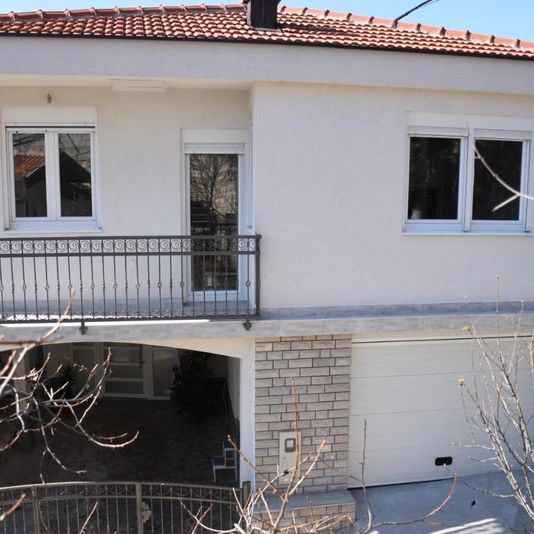 The White Apartment - One-Bedroom Apartment - 14