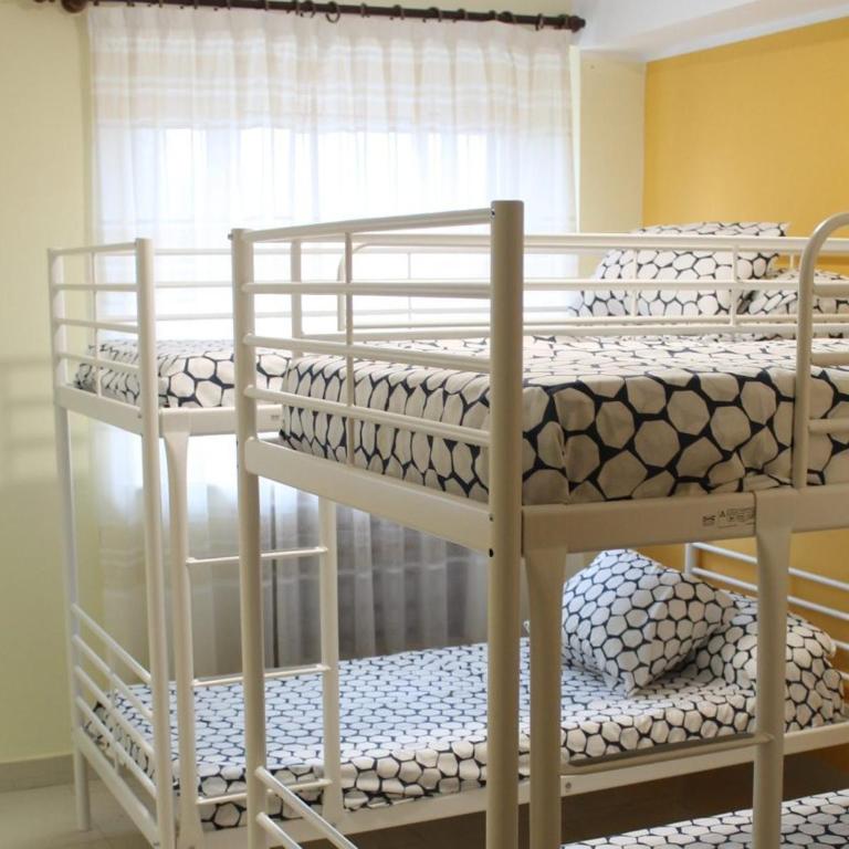 Albergue Internacional de Llanes - Habitación Familiar con baño privado - 5