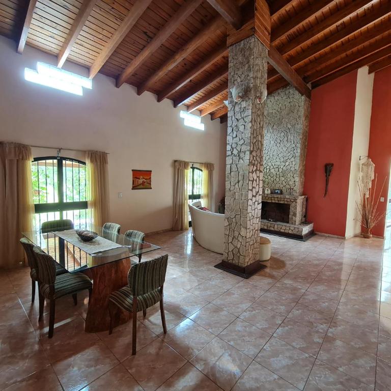 HERMOSA CASA con 4000mts de PARQUE en las SIERRAS DE CORDOBA - Casa de 3 dormitorios - 15
