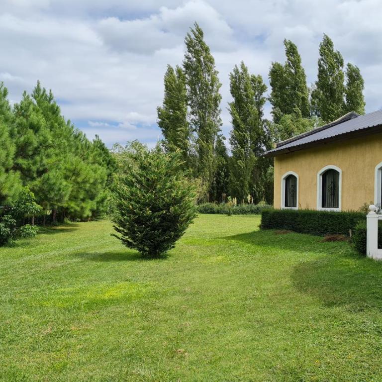 HERMOSA CASA con 4000mts de PARQUE en las SIERRAS DE CORDOBA - Casa de 3 dormitorios - 4