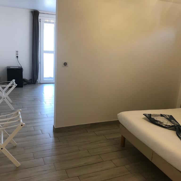 Hôtel du Bord de Mer "Le Vanillé" - Chambre Familiale Adaptée aux Personnes à Mobilité Réduite - 2