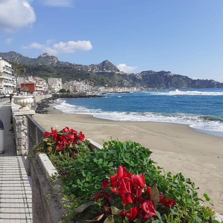 Sebastian house casa vacanze giardini Naxos - Appartamento con 3 Camere da Letto - 50