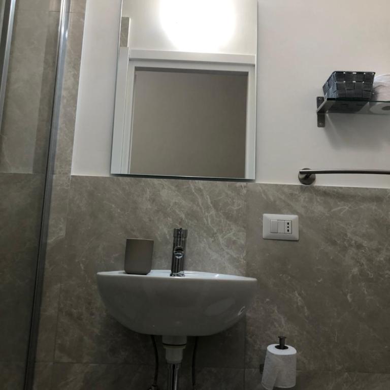 The Castle Inside Rome - Camera Matrimoniale con Bagno Privato - 13