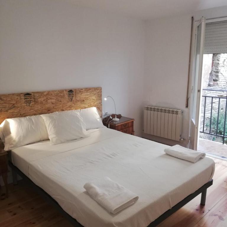 Calle Carmen Céntrico Amplio - Three-Bedroom Apartment - 1