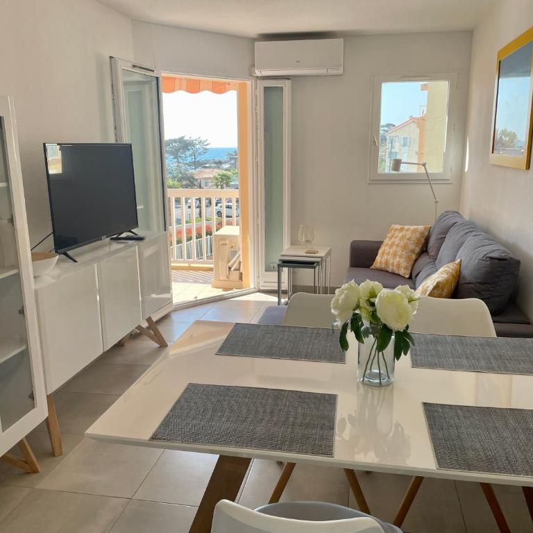 Apartment Newly Renovated Aircond-wifi-pool-sea View-150m to Beaches- Saint Aygulf - Appartamento con Vista Mare - 1