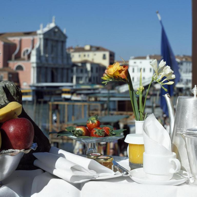 Hotel Carlton On The Grand Canal - Camera Matrimoniale Superior con Vista Canal Grande - 4