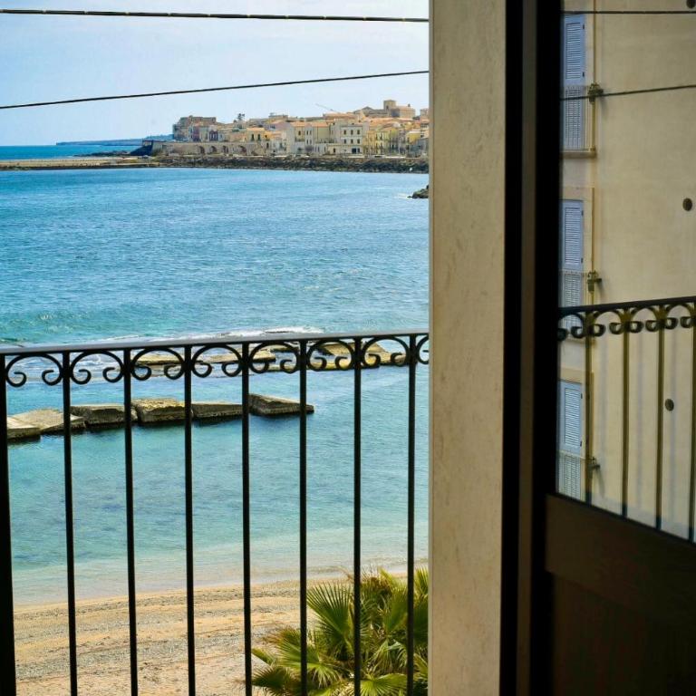 Syracusia - One-Bedroom House with Sea View - 1