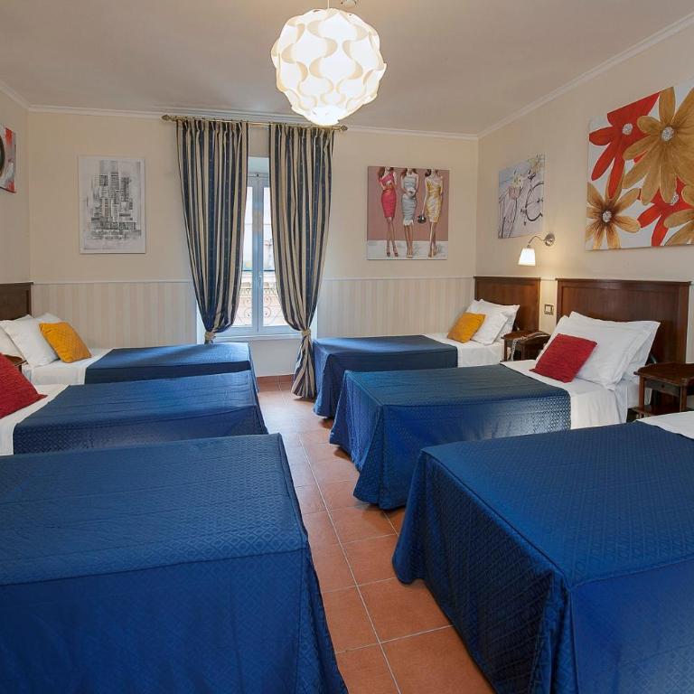 Budget Rooms Des Arts - Camera Familiare con Bagno in Comune - 1