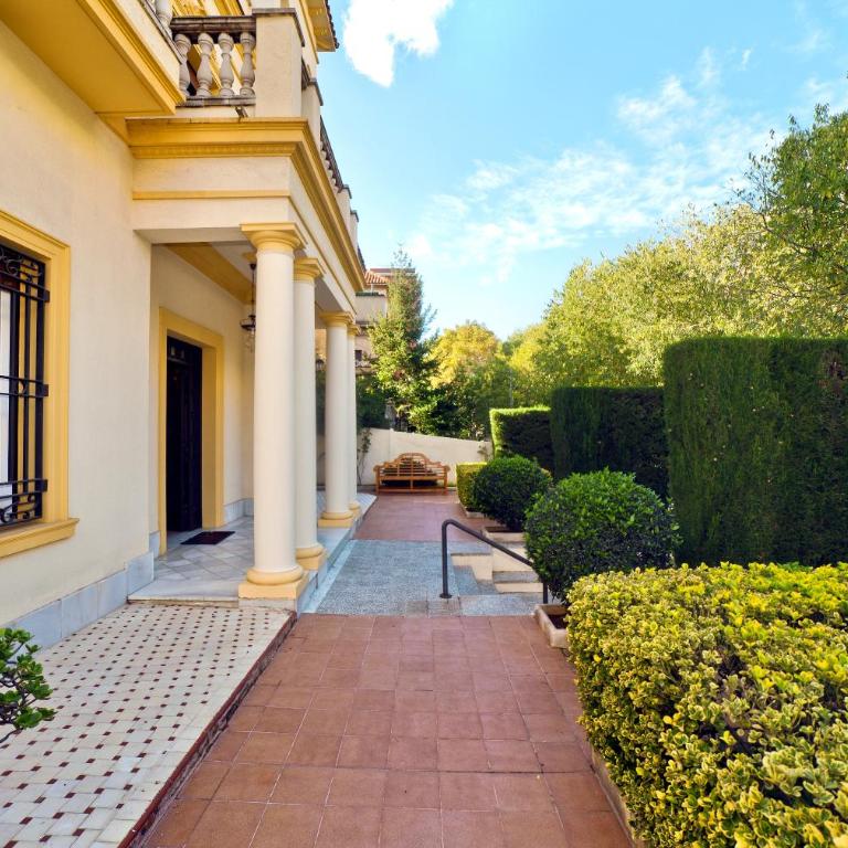 Villa Victoria Barcelona - Eight-Bedroom Villa - 4