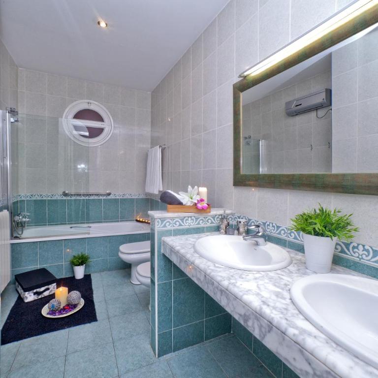 Villa Victoria Barcelona - Eight-Bedroom Villa - 22